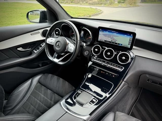 Mercedes-Benz GLC Mercedes GLC-klasse 300e 4MATIC AMG Panoramadak|Camera 360°|Sfeerverlichting|Night pakket|AppleCarplay - afbeelding nr 3