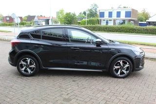 Ford Focus Navigatie, Bluetooth , Adap.cruise control , Apple carplay , Winter pack LM velgen , Camera , 1500kg trekgewicht - afbeelding nr 44