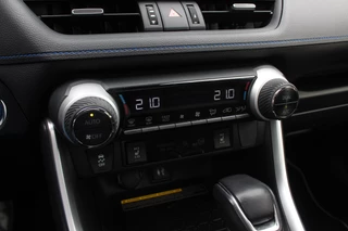 Toyota RAV4 Toyota RAV4 2.5 Hybrid AWD Bi-Tone / Trekhaak / Panoramadak / 360Camera / Leder / JBL / Keyless / 18'' / Dodehoek / DAB / Keyless - afbeelding nr 26