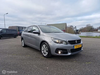 Peugeot 308 Peugeot 308 SW 1.2 PureTech Blue Lease Executive - afbeelding nr 2