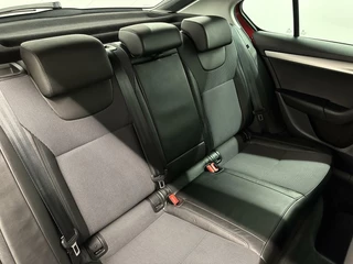 Škoda Octavia Skoda Octavia 1.0 TSI Greentech Sport Business LEDER STOF - afbeelding nr 13