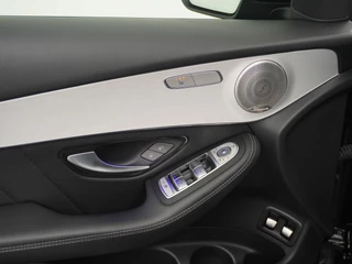 Mercedes-Benz GLC Mercedes-Benz GLC 300e AMG // Panoramadak // Burmester // 360 Camera // Keyless // Carbon // Sfeerverlichting // Carplay - afbeelding nr 10
