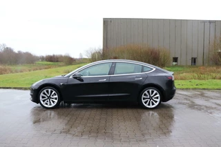 Tesla Model 3 Tesla Model 3 Long Range AWD 75 kWh autopilot trekhaak leder stoelverwarming v+a panodak 19