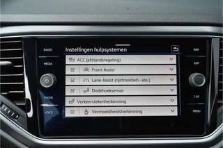 Volkswagen T-Roc Volkswagen T-Roc Cabrio 1.5 TSI R-Line ACC CarPlay Virtual Cockpit 18