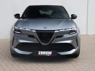 Alfa Romeo Junior Alfa Romeo Junior Veloce 54 kWh 280 PK | Sport Pack | Techno Pack | 20