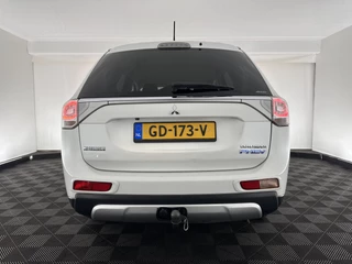 Mitsubishi Outlander Aut. *NAVI-FULLMAP | LEATHER-FABRIC | COMFORT-SEATS | CAMERA | ECC | KEYLESS | SHIFT-PADDLES | TOWBAR | 16