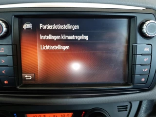 Toyota Yaris Toyota Yaris 1.3 VVT-i Dynamic Bi-Tone - afbeelding nr 50