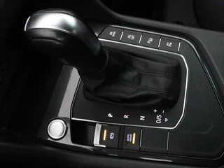 Volkswagen Tiguan Volkswagen Tiguan 1.5 TSI R-Line | DSG | 360 camera | Active Info |  Keyless | Adaptive cruise | Trekhaak | Full LED | Park Assist | Carplay | Navigatie - afbeelding nr 18