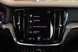 Volvo V60 Volvo V60 2.0 T6 Recharge AWD R-Design HEICO | PANO | B&W - afbeelding nr 26