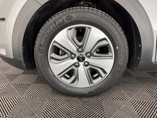 Kia Niro Kia Niro 1.6 GDi Hybrid ExecutiveLine Aut. *LEATHER-FABRIC | NAVI-FULLMAP | KEYLESS | CAMERA | COMFORT-SEATS | DIGI-COCKPIT | LANE-ASSIST | ECC | CARPLAY | PDC | 16''ALU* - afbeelding nr 23