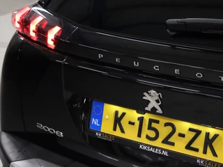 Peugeot 2008 Peugeot 2008 1.2 PureTech GT [APPLE CARPLAY, DIGITAL DASH, SFEERVERLICHTING, TREKHAAK AFNEEMBAAR, CAMERA, CLIMATE CONTROL, HALF LEDER, DODEHOEK DETECTOR, NAVIGATIE, NIEUWSTAAT] - afbeelding nr 6