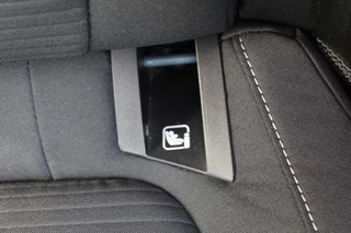 Ford Focus Ford Focus Wagon 1.0-125pk EcoBoost Mild-hybrid Titanium. Mooie, ruime, luxe en comfortabele Ford Focus wagon. Volautm. airco dual, camera, stoel-, stuur- en voorraamverw., easy entry/easy go, cruise control, Isofix, side- en lane assist, parkeersensoren v+a, LM wielen etc. - afbeelding nr 33
