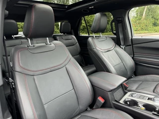 Ford Explorer Ford Explorer 3.0 V6 EcoBoost PHEV ST-Line 457pk | Afneembare Trekhaak | 2.500kg Trekgewicht | Massage stoelen | Panoramadak | Groot Scherm | Adaptieve Cruise - afbeelding nr 16