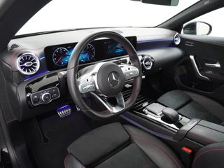Mercedes-Benz CLA Mercedes-Benz CLA Shooting Brake 200 AMG // Panoramadak // Sfeerverlichting // Privacy Glas // 19