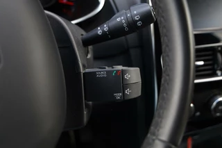 Renault Clio Renault Clio Estate TCe 90 Limited Airco Navigatie Cruisecontrol Keyless Lichtmetalen velgen NL-Auto NAP! - afbeelding nr 22