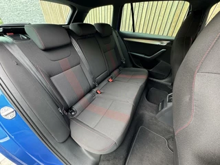 Škoda Octavia Skoda Octavia Combi 1.0 TSI Sport Navigatiesysteem | Trekhaak | Apple CarPlay | Climate control | Cruise control | Getint glas | Parkeersensoren achter - afbeelding nr 37
