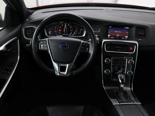 Volvo V60 Volvo V60 2.0 T4 Sport | Stoelverwarming | Trekhaak |  Xenon | Navigatie | Leder/Alcantara | PDC | Climate control | Cruise control | Bluetooth - afbeelding nr 3