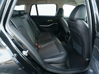BMW 3 Serie BMW 3-serie Touring 330e 293pk Sport Line | Full LED | Sportstoelen | Adaptive cruise | Trekhaak - afbeelding nr 19