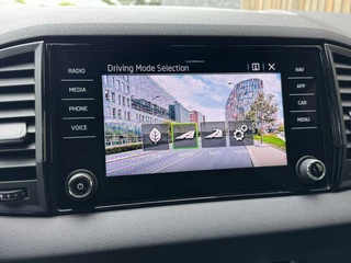 Škoda Karoq Skoda Karoq 1.5 TSI Sportline Automaat | Panoramadak | LED | Stoelverwarming | Adaptieve cruise control | Dode hoek detectie | Trekhaak uitklapbaar | Canton HiFi | Elektrisch bedienbare achterklep | Parkeersensoren voor en achter | Achteruitrijcamera - afbeelding nr 31