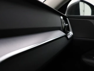 Volvo V60 Volvo V60 T6 PLUG-IN HYBRID ESSENTIAL EDITION 19INCH GETINT GLAS STOELVERW - afbeelding nr 16