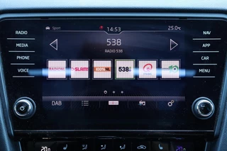 Škoda Octavia Skoda Octavia Combi 2.0 TSI RS / 230PK! / DSG / Pano / Canton / Camera / Trekhaak / 18