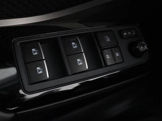 Toyota C-HR Toyota C-HR 1.8 Hybrid Style | Stoelverwarming | Trekhaak |  Adaptive cruise | JBL Sound | Camera | Navigatie | Keyless | Dodehoek detectie - afbeelding nr 28