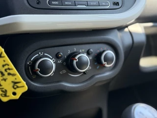 Renault Twingo Renault Twingo 1.0 SCe Limited BJ`17 NAP NL Airco Elekpakket - afbeelding nr 13