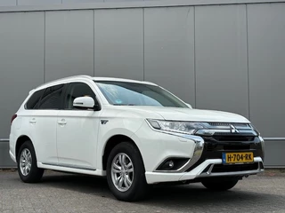 Mitsubishi Outlander Mitsubishi Outlander 2.4 PHEV - Apple CarPlay - Keyless - nap! - airco - trekhaak - - afbeelding nr 3