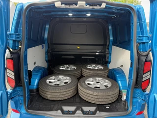 Ford Transit Custom Ford Transit Custom 300 2.0 TDCI L2H1 Limited DC 136pk | SCI | Dubbele Cabine | Digital Aqua Blue | Trekhaak | Dubbele Schuifdeur | Bijrijdersstoel | Sidesteps | Bumperpakket | Zwarte velgen  | Stoelverwarming | Camera - afbeelding nr 29