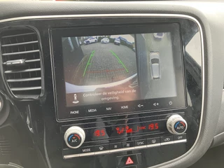 Mitsubishi Outlander Mitsubishi Outlander 2.4 PHEV Instyle 225 pk 4WD AUT. | 1e eigenaar | dealer onderhouden | leder interieur | trekhaak | navigatie - afbeelding nr 31