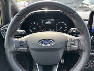 Ford Fiesta Ford Fiesta 1.0 EcoBoost ST-Line 100PK Winterpack Panodak Cruise Navi Climate Carplay Full-LED Parkeersensoren Achter Privacy Glass 18'' Inch Velgen *Sportief* - afbeelding nr 17