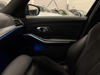 BMW 3 Serie BMW 3 Serie Touring 330e M-Sport DRAVITGRAU PANO/LASER/HEAD-UP/ADAPTIVE M-ONDERSTEL/KEYLESS/19