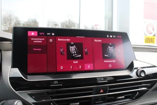 Citroën C5 X Citroen C5 X 1.6 Plug-in Hybrid 225PK MAX  | NAVIGATIE | ELEKTRISCH BEDIENBARE VOORSTOELEN  MET GEHEUGENFUNCTIE | VOORSTOELEN VERWARMD | VOORSTOELEN GEVENTILEERD |LEDEREN BEKLEDING | MASSASGE STOELEN |  HEAD UP DISPLAY | ADAPTIVE CRUISE CONTROL | LED KOPLAMPEN | DRAADLOZE APPLE CARPLAY/ANDROID AUTO | 19