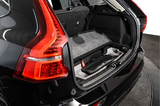 Volvo XC60 Volvo XC60 2.0 T6 Plug-in hybrid AWD Plus Dark | S/K-Panodak | Dig. Cockpit | Adapt. Cruise | Memory Stoelen | Elek. Klep | Stoel-+stuurverw. | 360 Camera | Harman/Kardon | NAV+App. Connect | LM 19