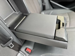 Audi A4 Audi A4 Avant 35 TFSI S edition Automaat | Panoramadak | LED | Sportstoelen | Stoelverwarming | Extra getint glas | 20 inch lichtmetalen velgen | Apple CarPlay | Climate control | Parkeersensoren voor en achter - afbeelding nr 46