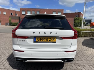 Volvo XC60 Navigatie Panoramadak Luchtvering Camera Head Up Display Leder Dashboard Carplay Elek. Stoel 19 Inch Velgen Stoelverwarming Standkachel On Call 1e Eigenaar Plug In Hybride BTW Auto - afbeelding nr 4