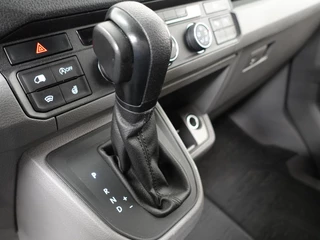 Volkswagen Crafter Volkswagen Crafter 30 2.0 TDI L3H3 177PK Highline Automaat Airco App-connect ACC Camera Trekhaak - afbeelding nr 14