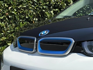 BMW i3 BMW i3 120Ah 42 kWh, PANO, NAVI, CRUISE, LED, ECC-AIRCO, CAMERA, STOELVERWARMING, LICHTMETAAL 18
