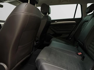 Volkswagen Passat Volkswagen Passat Variant 1.4 TSI Hybride 218PK DSG|Pano|Nardo Grey Trekhaak|Navi|Virtual Cockpit|Carplay - afbeelding nr 35