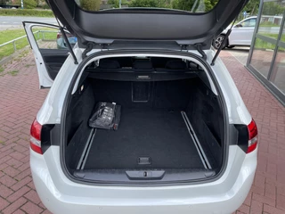 Peugeot 308 Peugeot 308 SW 1.6 BlueHDI 120 pk Blue Lease Executive Pack Trekhaak Panoramadak Camera Parkeersensoren DAB Clima en Cruise Control Wit Metallic Nette auto zuinige Euro 6 Diesel Station - afbeelding nr 7