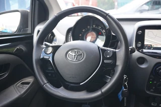 Toyota Aygo Toyota Aygo 1.0 VVT-i x-play ltd Navi | Camera | Airco | NAP - afbeelding nr 16