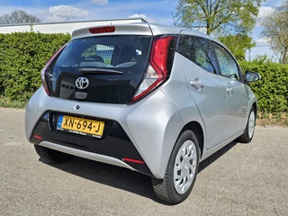 Toyota Aygo Toyota Aygo 1.0 VVT-i x-play, Camera! Carplay! Apk 6-2027! Zondag OPEN! - afbeelding nr 11