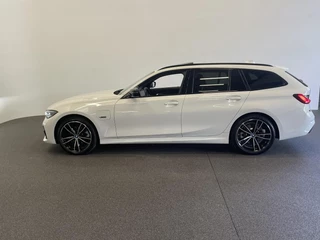 BMW 3 Serie BMW 3-serie Touring 320e M-Sport Aut-8 Panoramadak Adaptive M-Technic Chassis LED Navi Cruise Control PDC VA 19