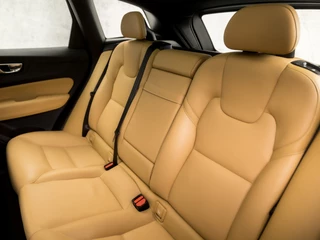 Volvo XC60 255Pk Automaat (PANORAMADAK, APPLE CARPLAY, MEMORY SEATS, LEDER, CAMERA, ADAPTIVE CRUISE, STOELVERWARMING, KEYLESS, NIEUWE APK, NIEUWSTAAT) - afbeelding nr 16