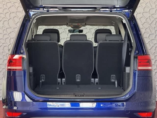 Volkswagen Touran Volkswagen Touran 1.5 TSI 150PK 7P CARPLAY NAVI CAMERA LED ELEK.KLEP VIR.COCKPIT DODE.HOEK DET. STOELVERW KEYLESS 7P 7PERS 09/2024 