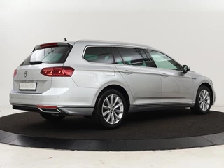 Volkswagen Passat Volkswagen Passat 1.4 TSI PHEV GTE | Panoramadak | Leder |  Stoelverwarming | Trekhaak | Camera | Park Assist | Adaptive cruise | Side Assist | Matrix LED | Carplay | Navigatie - afbeelding nr 34