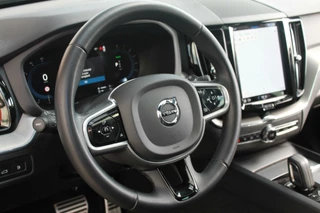 Volvo XC60 Volvo XC60 T8 Recharge AWD R-Design | Panoramadak | Parkeercamera | 20 Inch Velgen | Glossy Black | Keyless - afbeelding nr 25