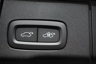 Volvo XC60 Volvo XC60 2.0 T6 Plug-in hybrid AWD Plus Dark Volvo XC60 2.0 Recharge T6 AWD Plus Dark | Nieuw! | Leder | Navigatie | Google | Harman Kardon | Panorama dak | Lichtmetalen Velgen 19