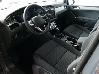 Volkswagen Touran Volkswagen Touran 1.5 TSI 150PK 7P CARPLAY NAVI CAMERA LED ELEK.KLEP VIR.COCKPIT DODE.HOEK DET. STOELVERW KEYLESS 7P 7PERS 11/2024 