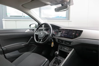 Volkswagen Polo Volkswagen Polo 1.0 TSI 95 PK Comfortline , Trekhaak , Stoelverwarming , Navigatie , Parkeersensoren , Climate control , 17